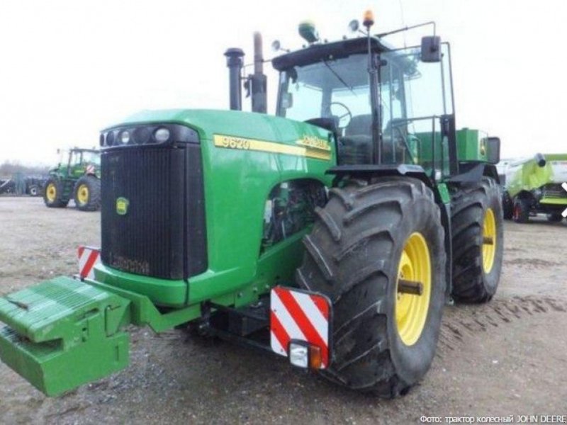 Oldtimer-Traktor typu John Deere 9520,  w Київ (Zdjęcie 1)