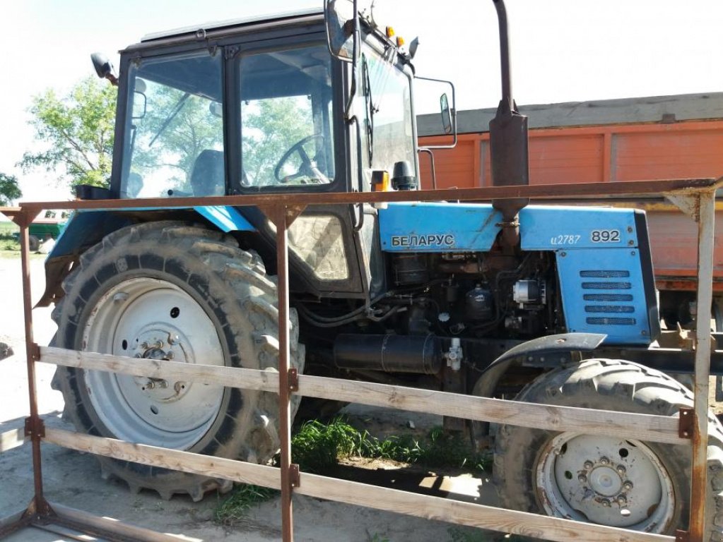 Oldtimer-Traktor typu Belarus Беларус-892, Neumaschine w Нова Ушиця (Zdjęcie 2)