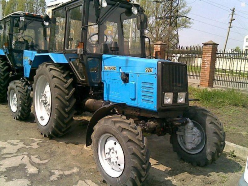 Oldtimer-Traktor typu Belarus Беларус-920, Neumaschine w Житомир