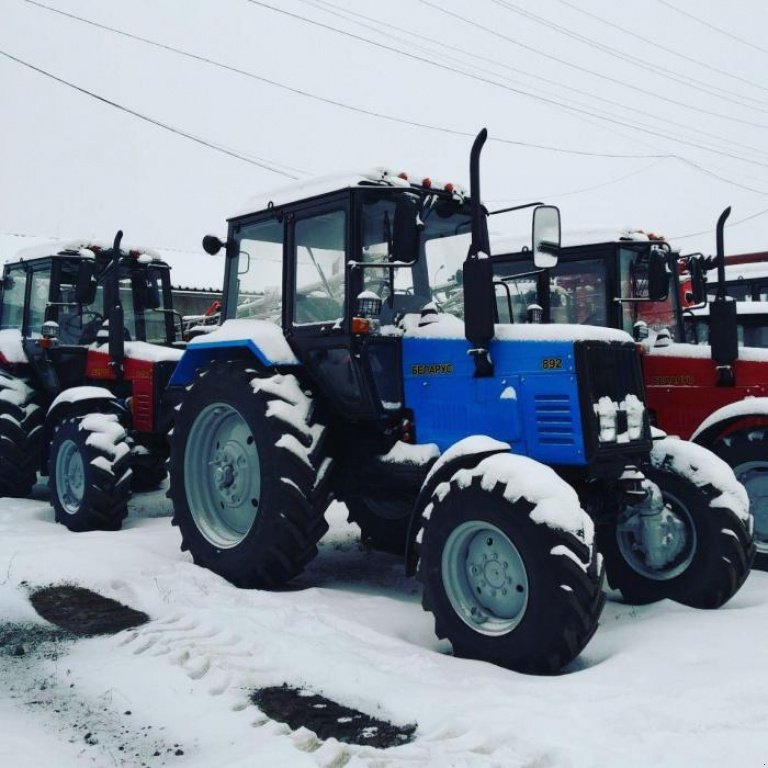 Oldtimer-Traktor typu Belarus Беларус-892, Neumaschine w Суми (Zdjęcie 1)