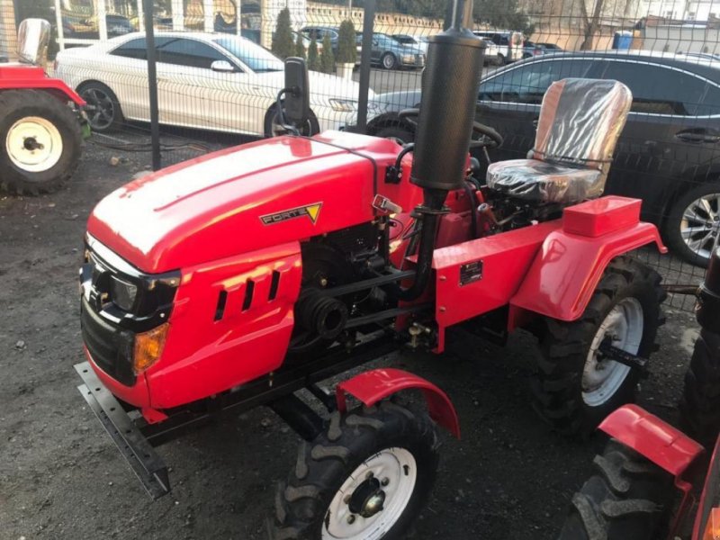 Oldtimer-Traktor typu Antonio Carraro V 80, Neumaschine w Суми