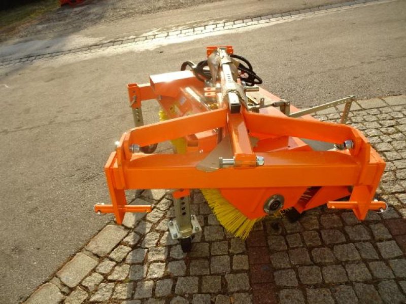 Kehrmaschine typu Sonstige 1,2 Meter Kehrmaschine - Dreipunkt- Gabelanbau- auch mit Seitenbesen möglich, Neumaschine w Neureichenau (Zdjęcie 5)